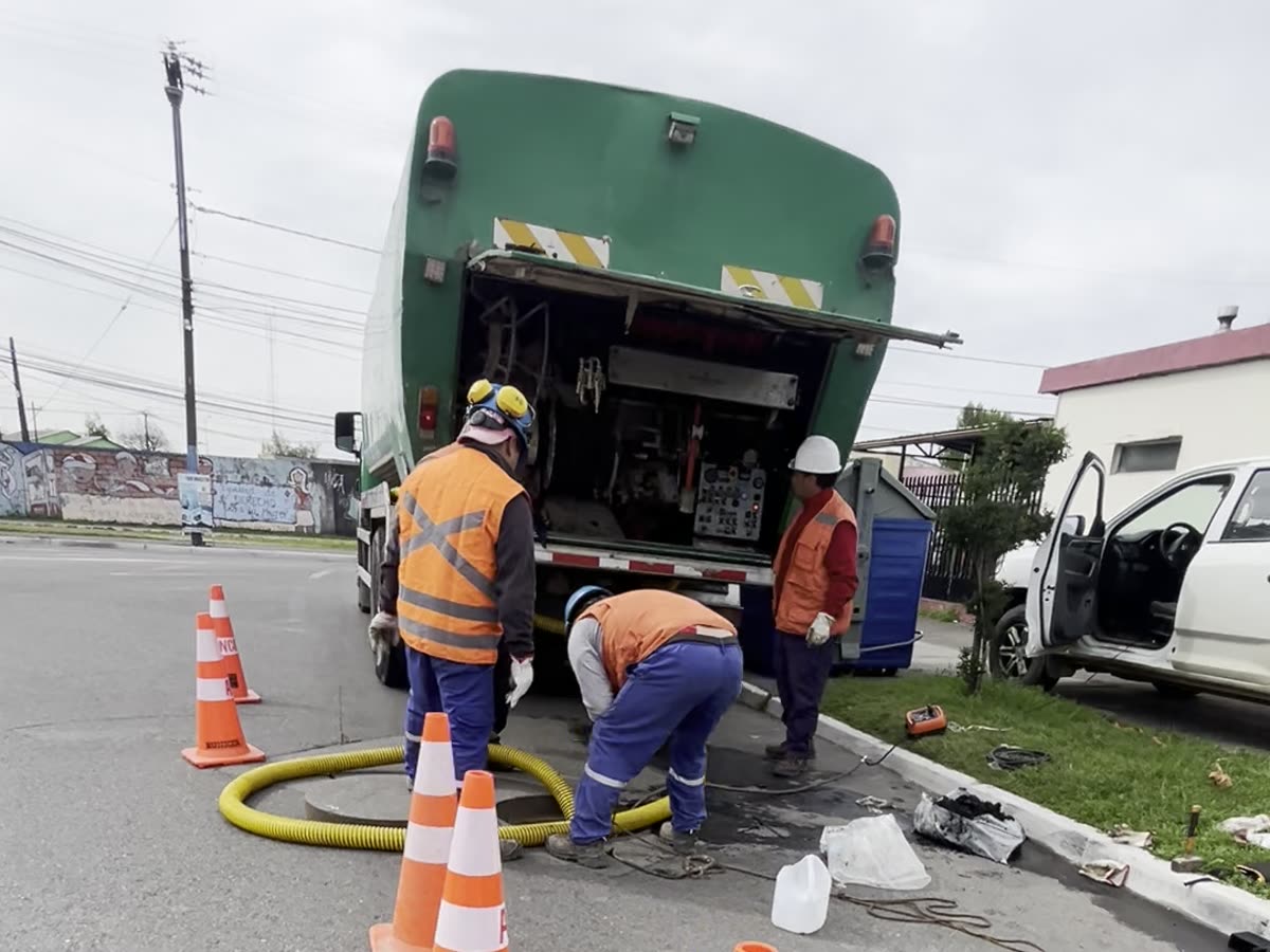 Limpieza de cámara de alcantarillado con equipo hidrojet